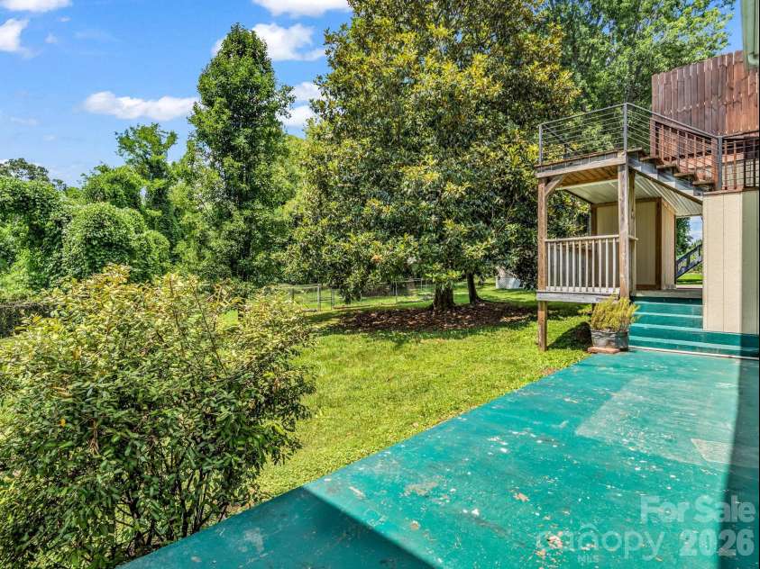 555 State Street, Marion, NC 28752.  MLS# CAR4400439, YatesRealty ID 36686. 
