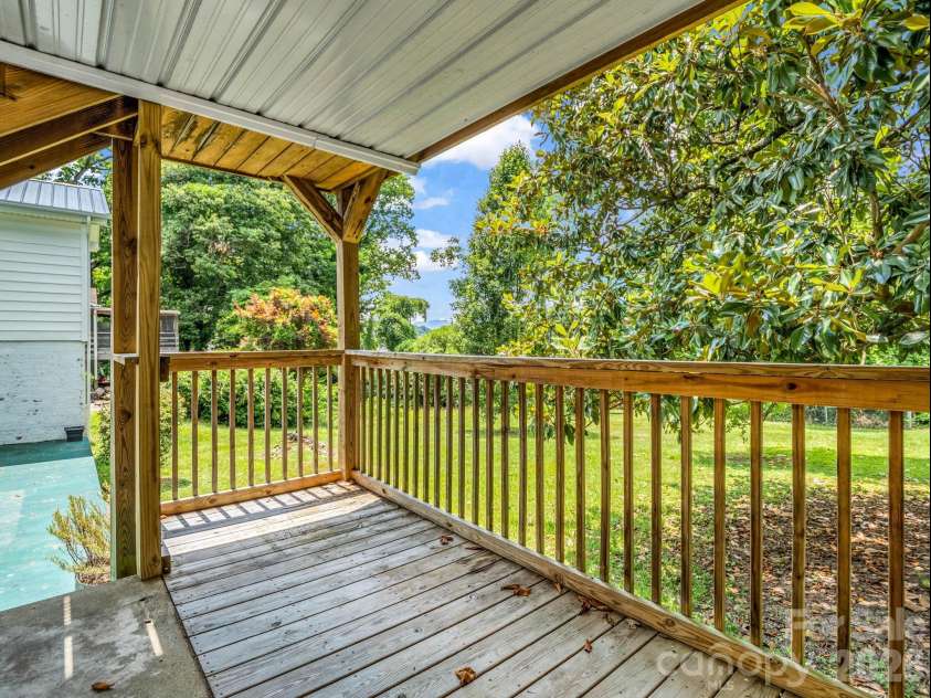 555 State Street, Marion, NC 28752.  MLS# CAR4400439, YatesRealty ID 36686. 