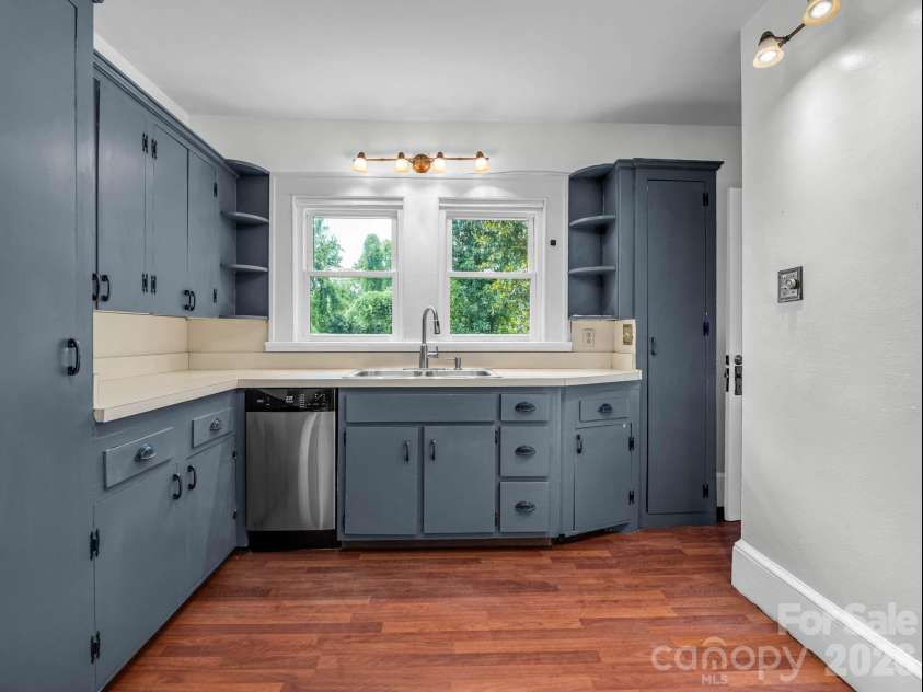 555 State Street, Marion, NC 28752.  MLS# CAR4400439, YatesRealty ID 36686. 
