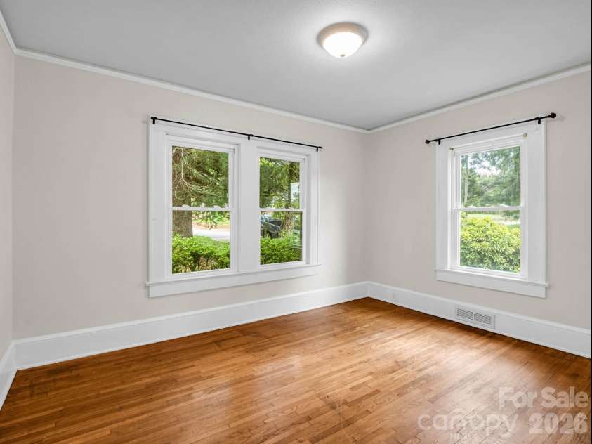 555 State Street, Marion, NC 28752.  MLS# CAR4400439, YatesRealty ID 36686. 