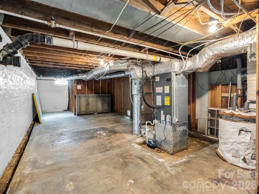 555 State Street, Marion, NC 28752.  MLS# CAR4400439, YatesRealty ID 36686. 
