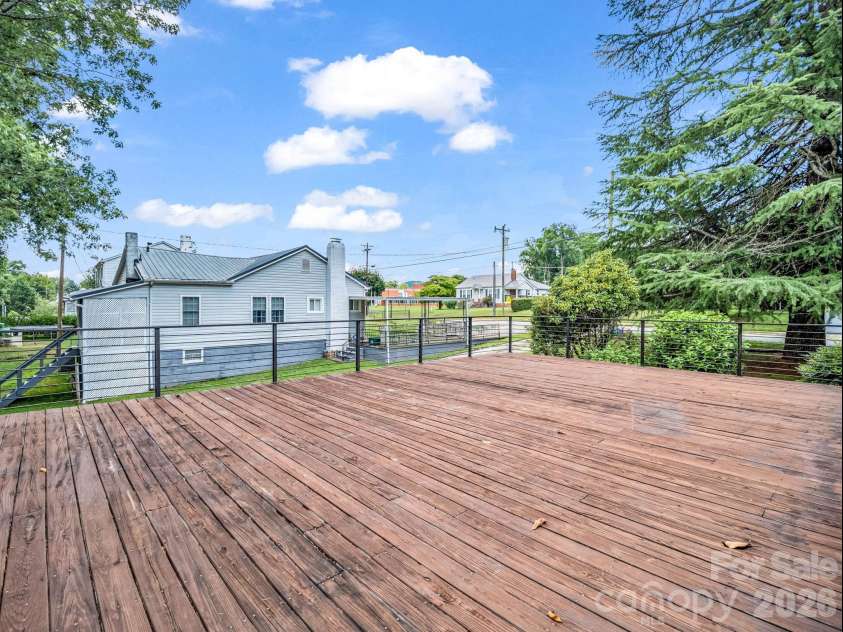 555 State Street, Marion, NC 28752.  MLS# CAR4400439, YatesRealty ID 36686. 