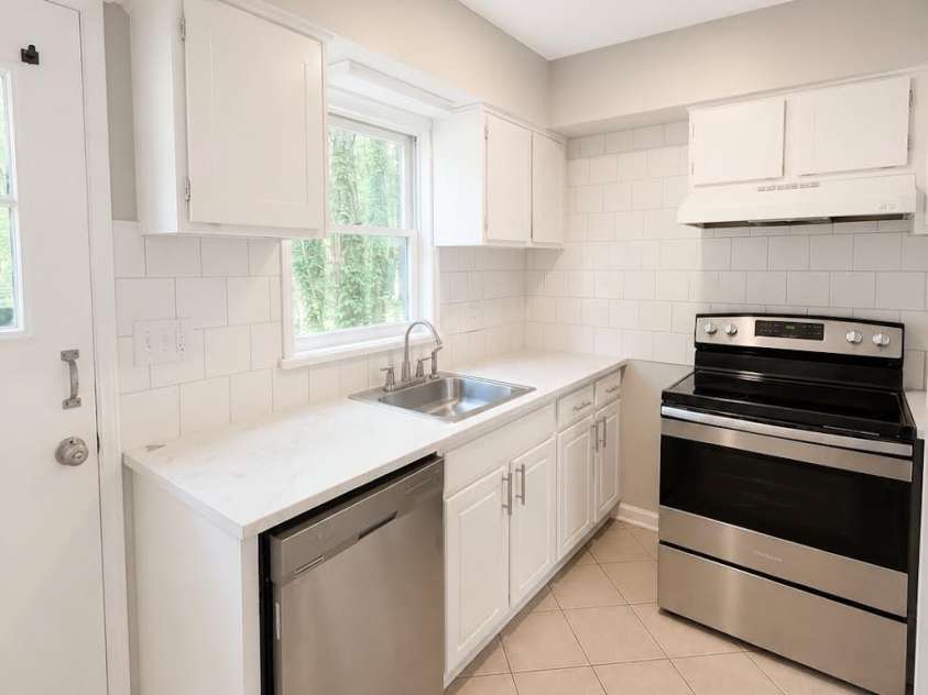 6101 honeysuckle Lane, Charlotte, NC 28212.  MLS# CAR4403515, YatesRealty ID 36688. 