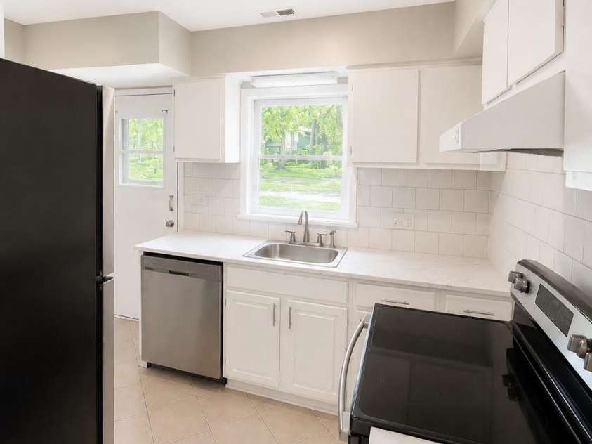 6101 honeysuckle Lane, Charlotte, NC 28212.  MLS# CAR4403515, YatesRealty ID 36688. 