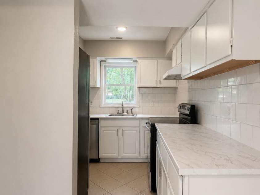 6101 honeysuckle Lane, Charlotte, NC 28212.  MLS# CAR4403515, YatesRealty ID 36688. 