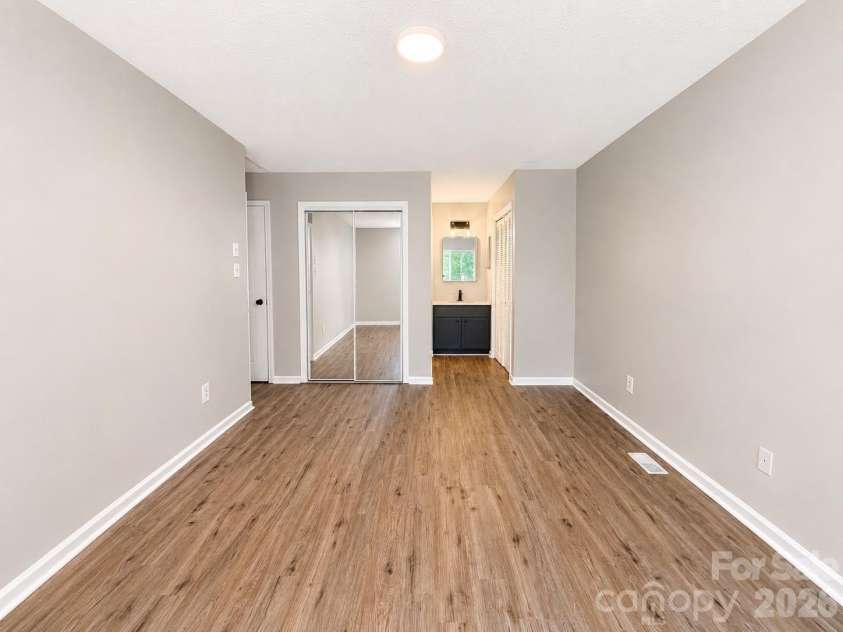 6101 honeysuckle Lane, Charlotte, NC 28212.  MLS# CAR4403515, YatesRealty ID 36688. 