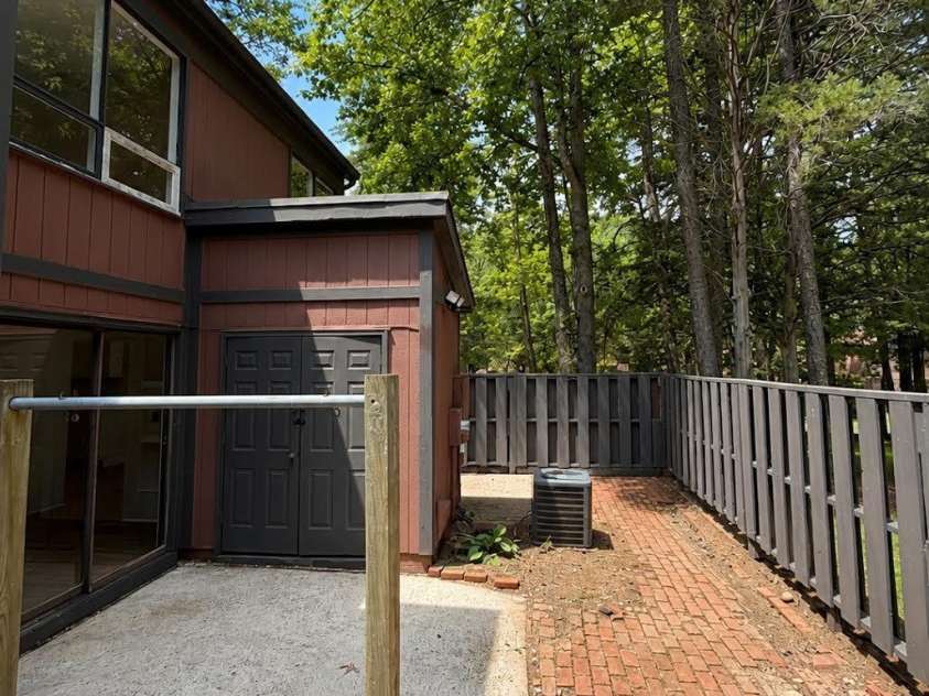 6101 honeysuckle Lane, Charlotte, NC 28212.  MLS# CAR4403515, YatesRealty ID 36688. 