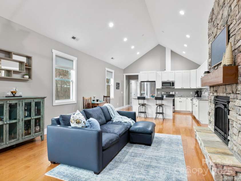 578 Dairy Street, Hendersonville, NC 28739.  MLS# CAR4221060, YatesRealty ID 3669. 