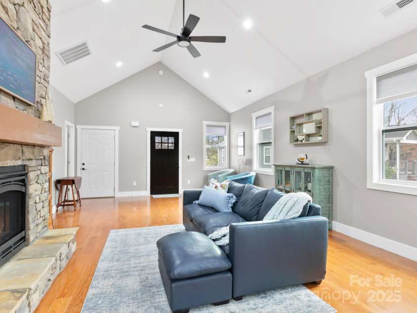 578 Dairy Street, Hendersonville, NC 28739.  MLS# CAR4221060, YatesRealty ID 3669. 