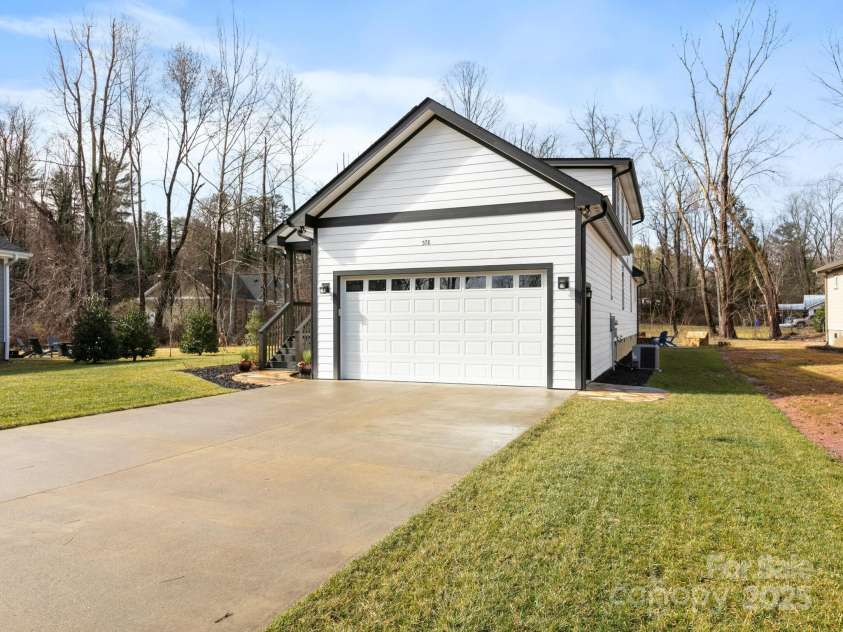 578 Dairy Street, Hendersonville, NC 28739.  MLS# CAR4221060, YatesRealty ID 3669. 