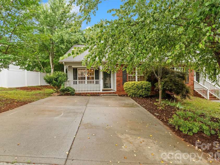 431 Danielle Way, Fort Mill, SC 29715.  MLS# CAR4403787, YatesRealty ID 36694. 