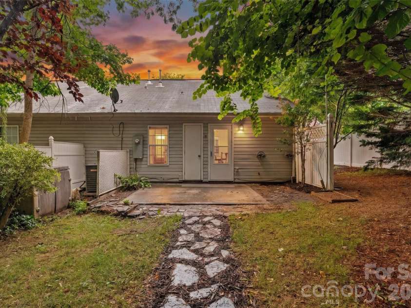 431 Danielle Way, Fort Mill, SC 29715.  MLS# CAR4403787, YatesRealty ID 36694. 