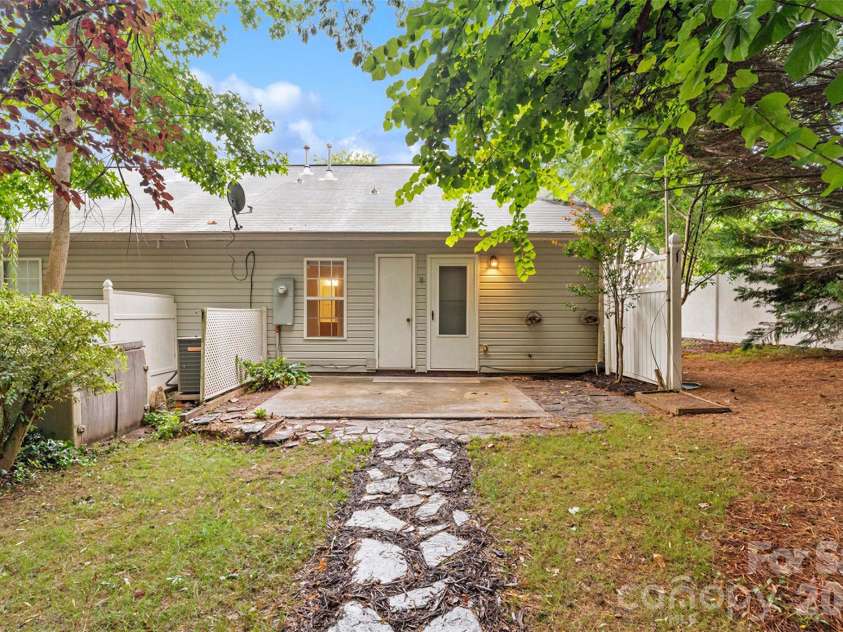 431 Danielle Way, Fort Mill, SC 29715.  MLS# CAR4403787, YatesRealty ID 36694. 
