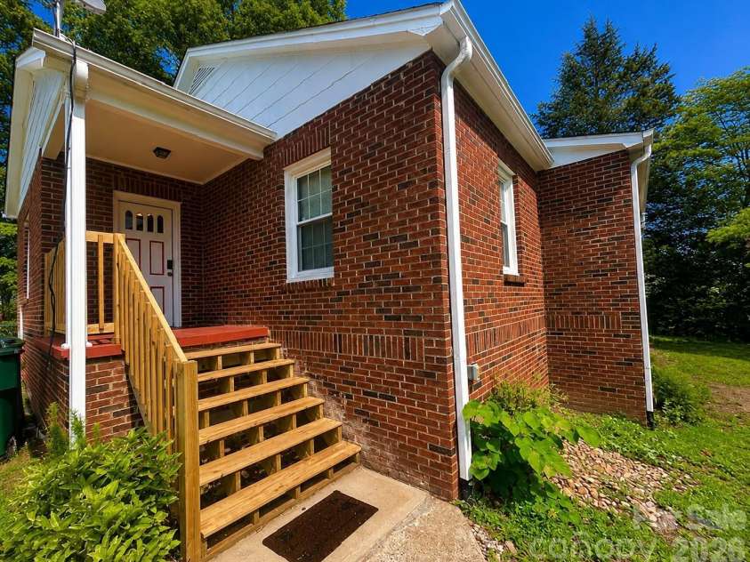 112 3rd Street, Conover, NC 28613.  MLS# CAR4403901, YatesRealty ID 36695. 
