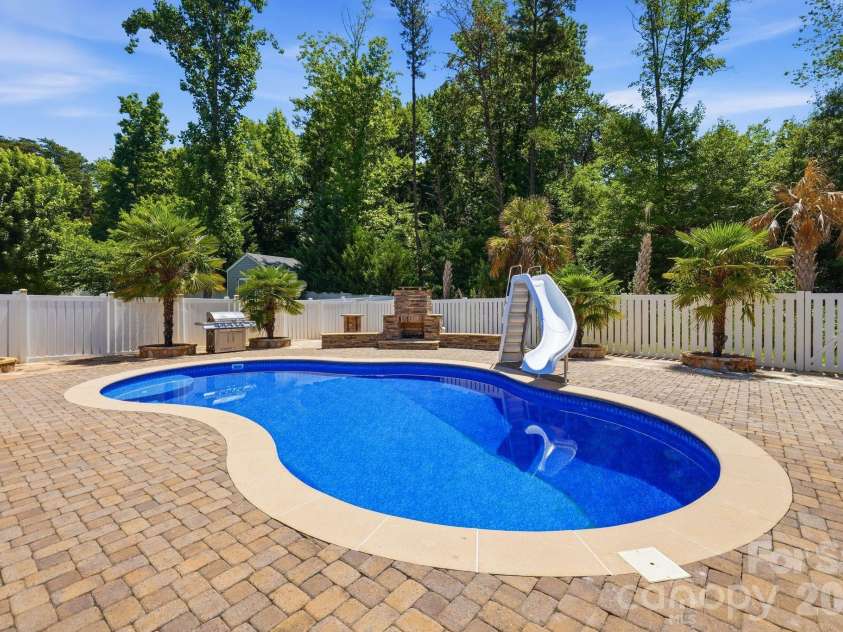 125 Paradise Hills Circle, Mooresville, NC 28115.  MLS# CAR4401948, YatesRealty ID 36697. 