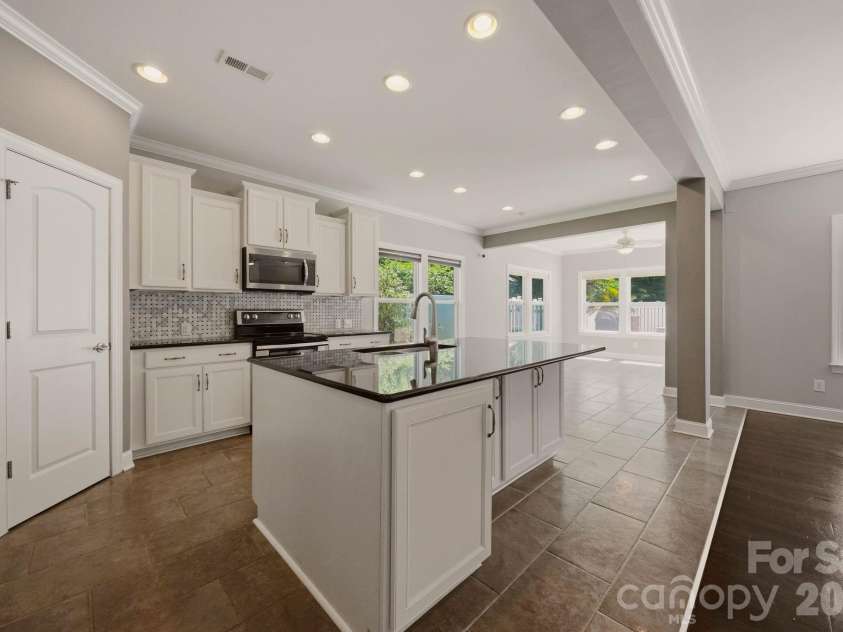 125 Paradise Hills Circle, Mooresville, NC 28115.  MLS# CAR4401948, YatesRealty ID 36697. 