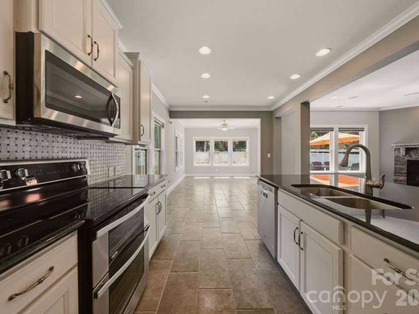 125 Paradise Hills Circle, Mooresville, NC 28115.  MLS# CAR4401948, YatesRealty ID 36697. 