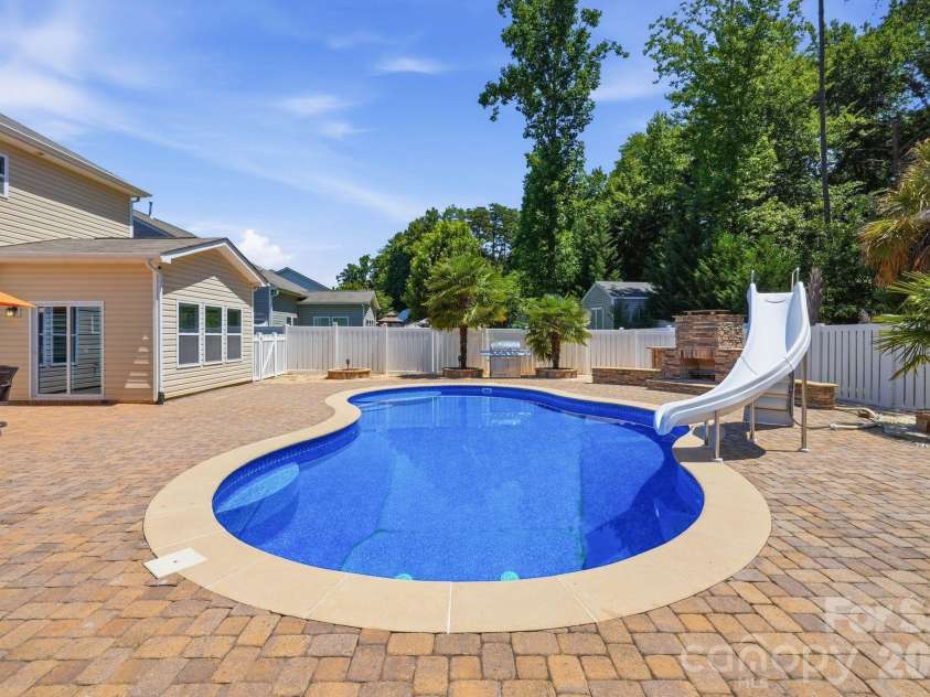 125 Paradise Hills Circle, Mooresville, NC 28115.  MLS# CAR4401948, YatesRealty ID 36697. 