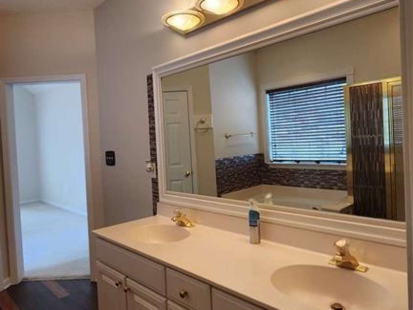 10607 Old Bridge Lane, Charlotte, NC 28269.  MLS# CAR4273664, YatesRealty ID 3670. 