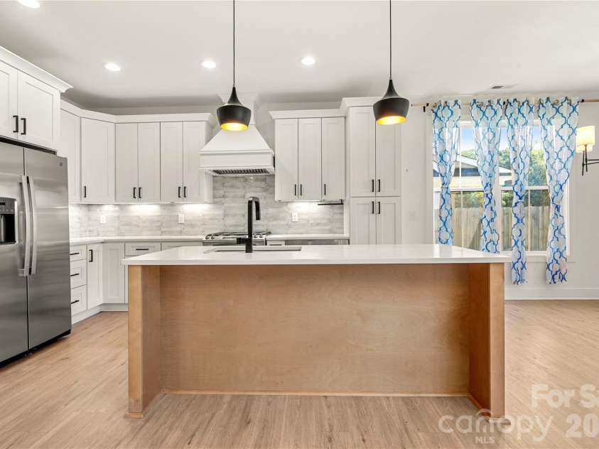11352 Timber Ridge Road, Charlotte, NC 28213.  MLS# CAR4402806, YatesRealty ID 36701. 