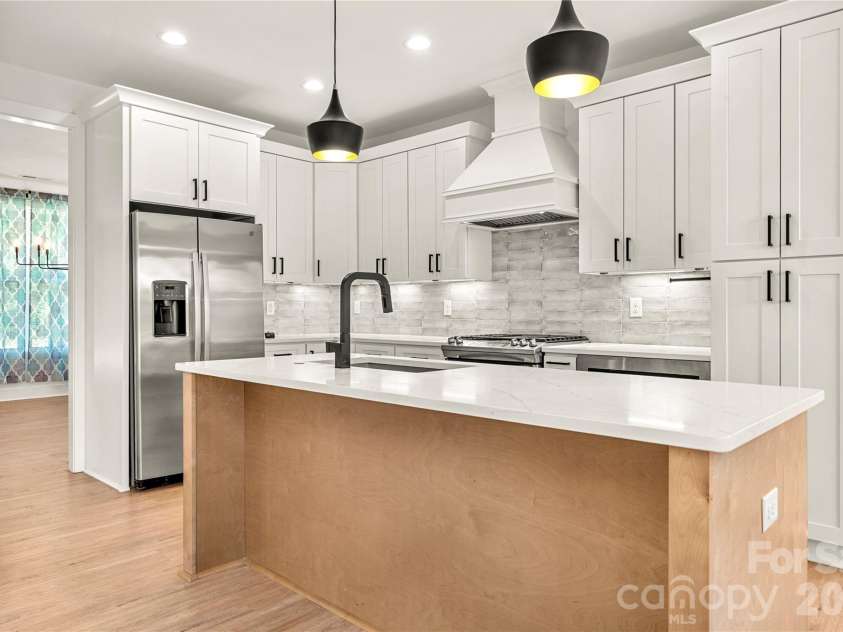 11352 Timber Ridge Road, Charlotte, NC 28213.  MLS# CAR4402806, YatesRealty ID 36701. 