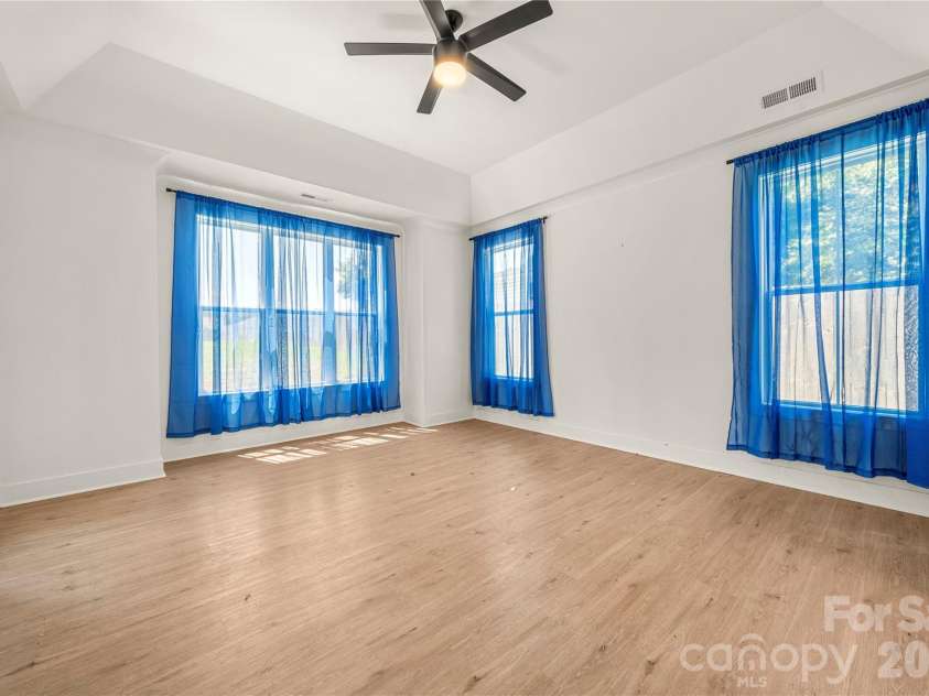 11352 Timber Ridge Road, Charlotte, NC 28213.  MLS# CAR4402806, YatesRealty ID 36701. 