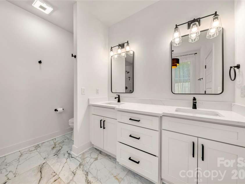 11352 Timber Ridge Road, Charlotte, NC 28213.  MLS# CAR4402806, YatesRealty ID 36701. 