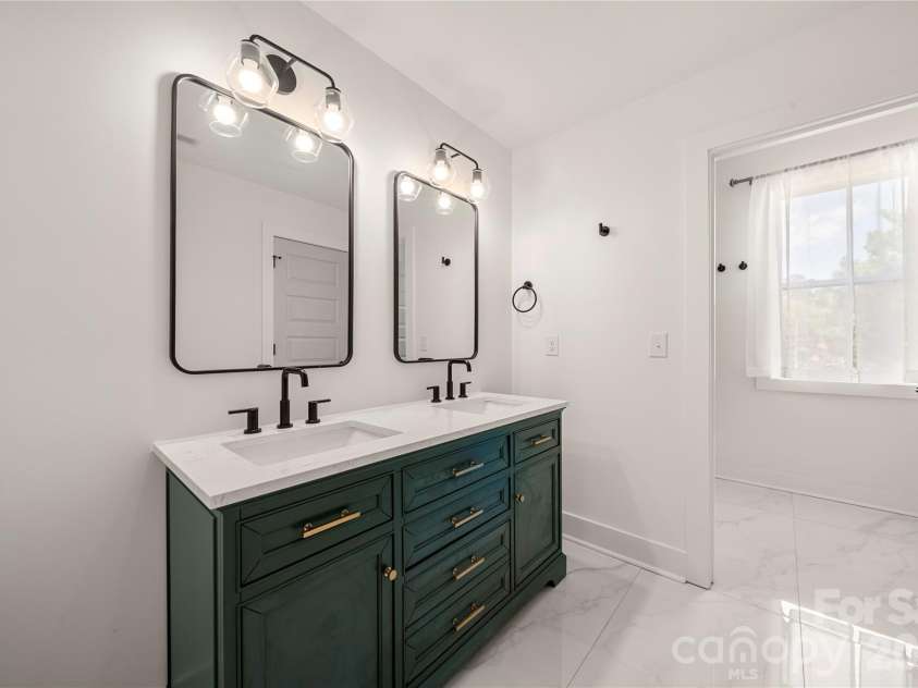 11352 Timber Ridge Road, Charlotte, NC 28213.  MLS# CAR4402806, YatesRealty ID 36701. 
