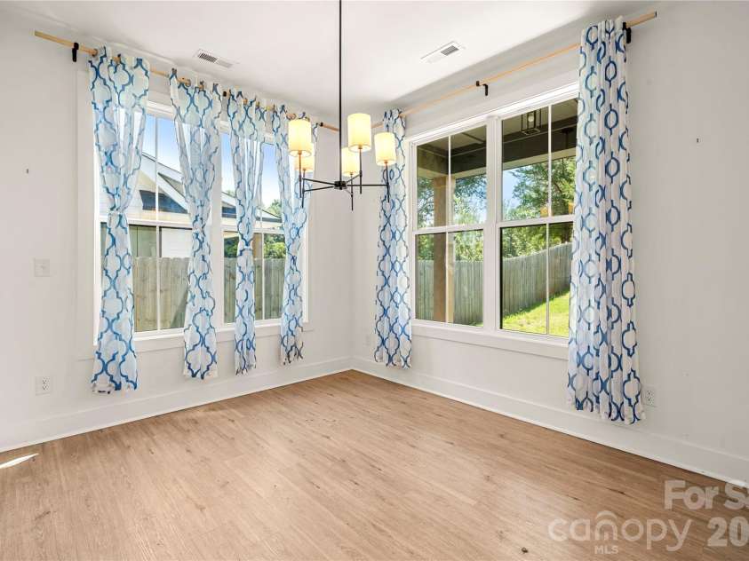 11352 Timber Ridge Road, Charlotte, NC 28213.  MLS# CAR4402806, YatesRealty ID 36701. Breakfast nook