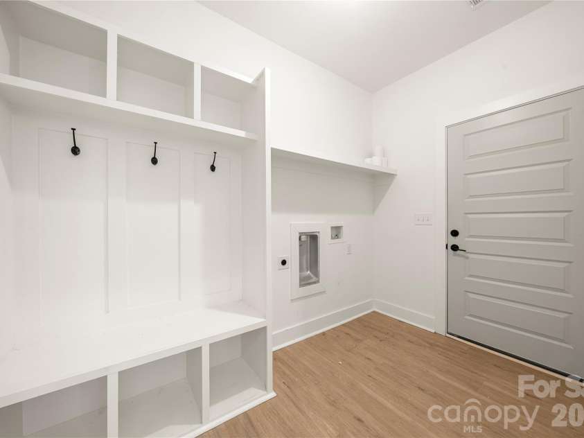 11352 Timber Ridge Road, Charlotte, NC 28213.  MLS# CAR4402806, YatesRealty ID 36701. Laundry/drop zone