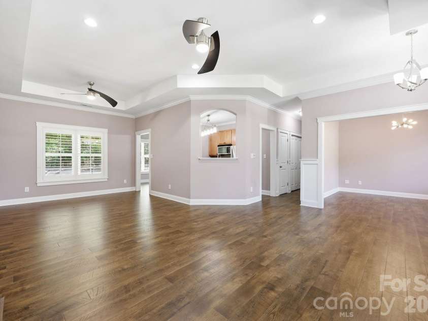 2100 Waterford Pointe Road, Lexington, NC 27292.  MLS# CAR4403747, YatesRealty ID 36702. 