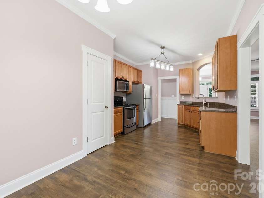 2100 Waterford Pointe Road, Lexington, NC 27292.  MLS# CAR4403747, YatesRealty ID 36702. 