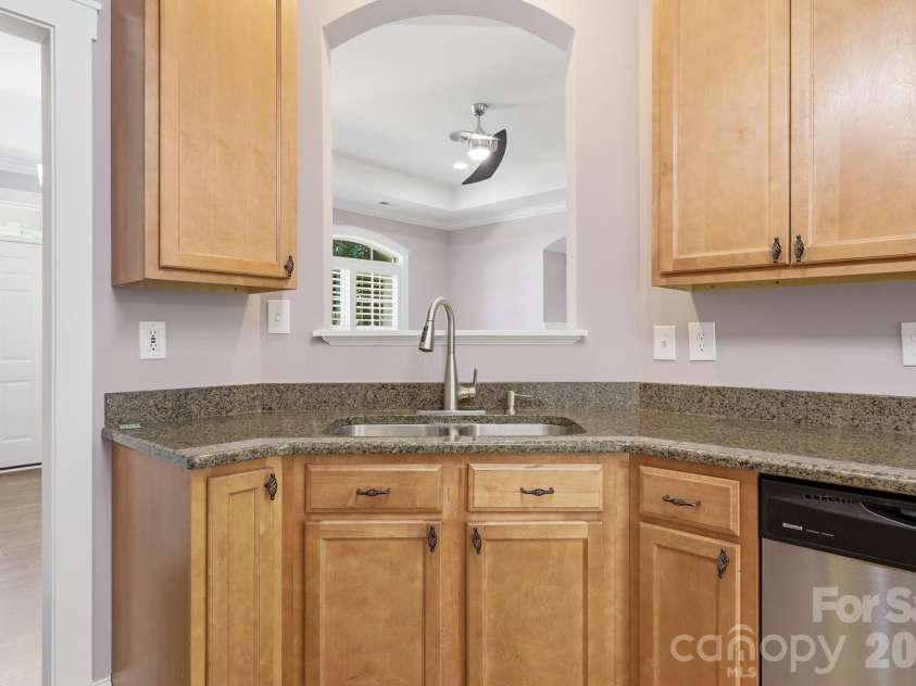 2100 Waterford Pointe Road, Lexington, NC 27292.  MLS# CAR4403747, YatesRealty ID 36702. 