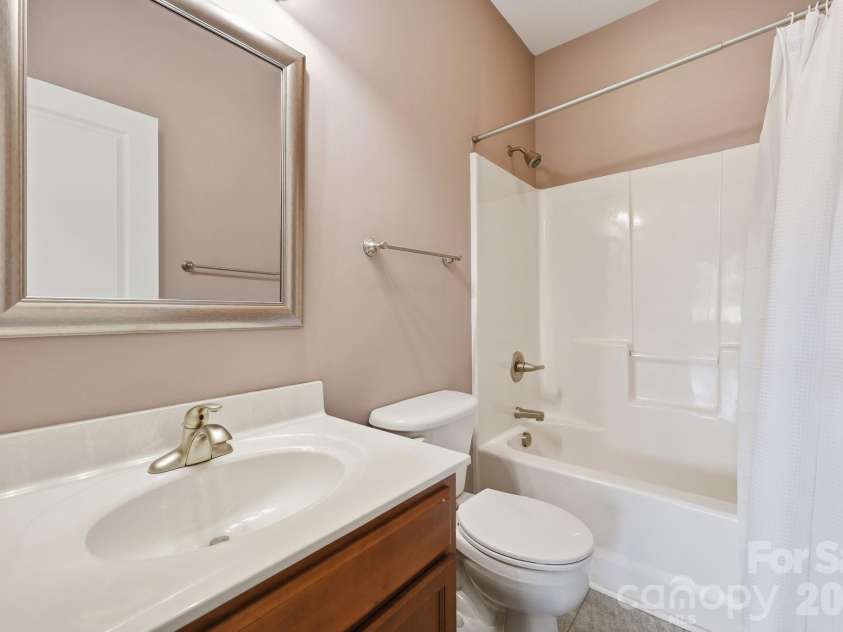 2100 Waterford Pointe Road, Lexington, NC 27292.  MLS# CAR4403747, YatesRealty ID 36702. 