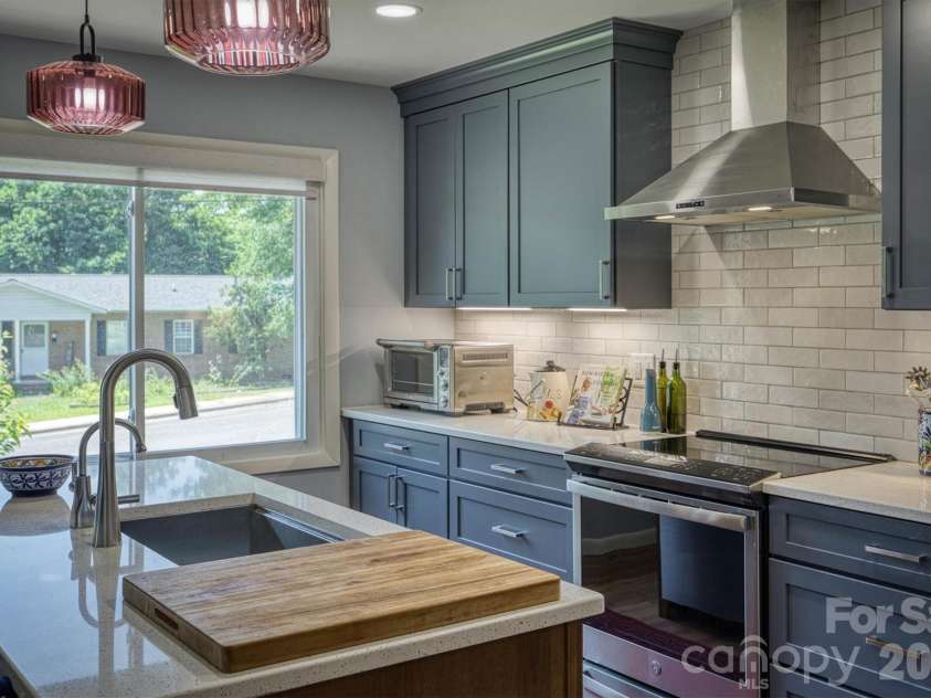 214 Howard Street, Morganton, NC 28655.  MLS# CAR4284499, YatesRealty ID 3671. Abundant Natural Light!