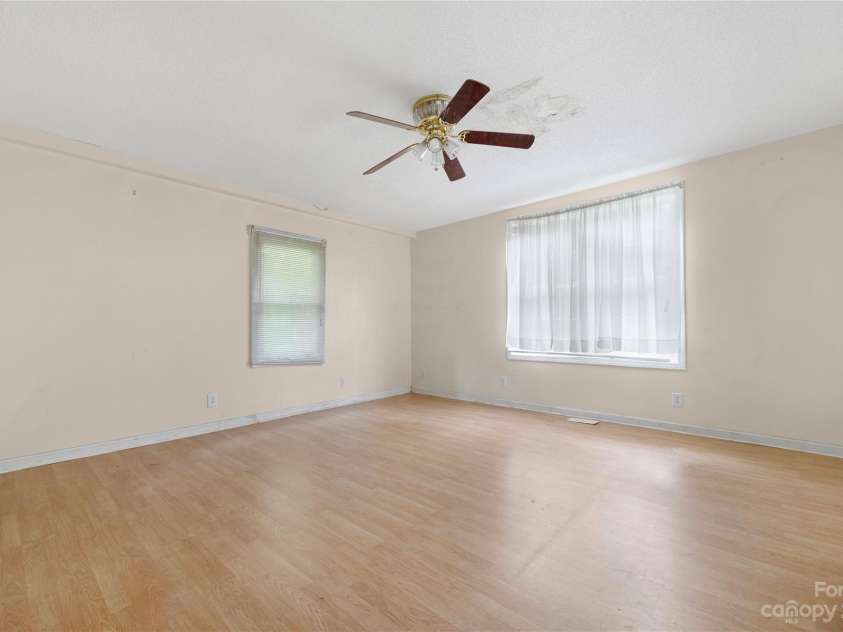 440 Oakland Avenue, Statesville, NC 28677.  MLS# CAR4080981, YatesRealty ID 3671. Owners Suite/ Bonus Room