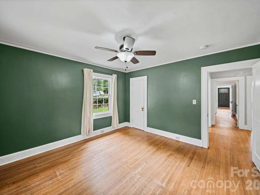 1214 York Street, Gastonia, NC 28052.  MLS# CAR4403849, YatesRealty ID 36712. 