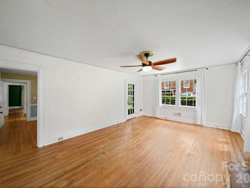 1214 York Street, Gastonia, NC 28052.  MLS# CAR4403849, YatesRealty ID 36712. 