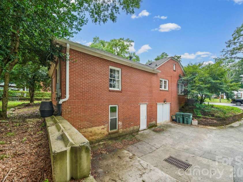 1214 York Street, Gastonia, NC 28052.  MLS# CAR4403849, YatesRealty ID 36712. 