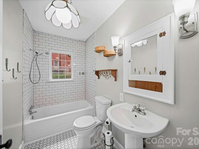 1214 York Street, Gastonia, NC 28052.  MLS# CAR4403849, YatesRealty ID 36712. Full Bath