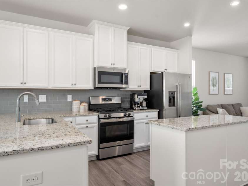 511 Old Mill Road, Charlotte, NC 28206.  MLS# CAR4403394, YatesRealty ID 36713. 