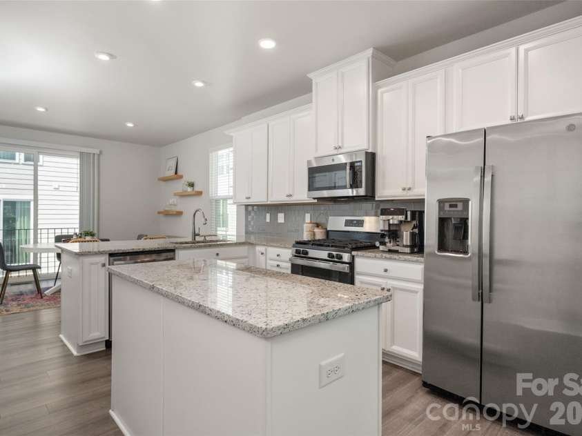 511 Old Mill Road, Charlotte, NC 28206.  MLS# CAR4403394, YatesRealty ID 36713. 
