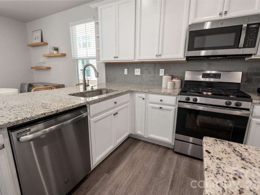511 Old Mill Road, Charlotte, NC 28206.  MLS# CAR4403394, YatesRealty ID 36713. 
