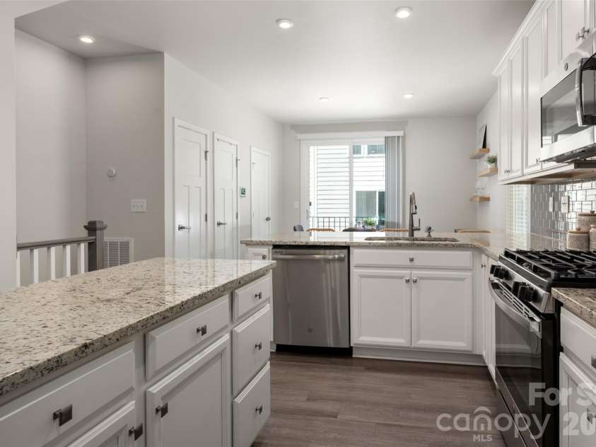 511 Old Mill Road, Charlotte, NC 28206.  MLS# CAR4403394, YatesRealty ID 36713. 