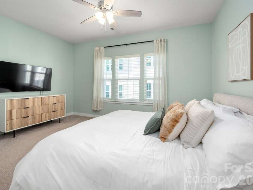 511 Old Mill Road, Charlotte, NC 28206.  MLS# CAR4403394, YatesRealty ID 36713. 