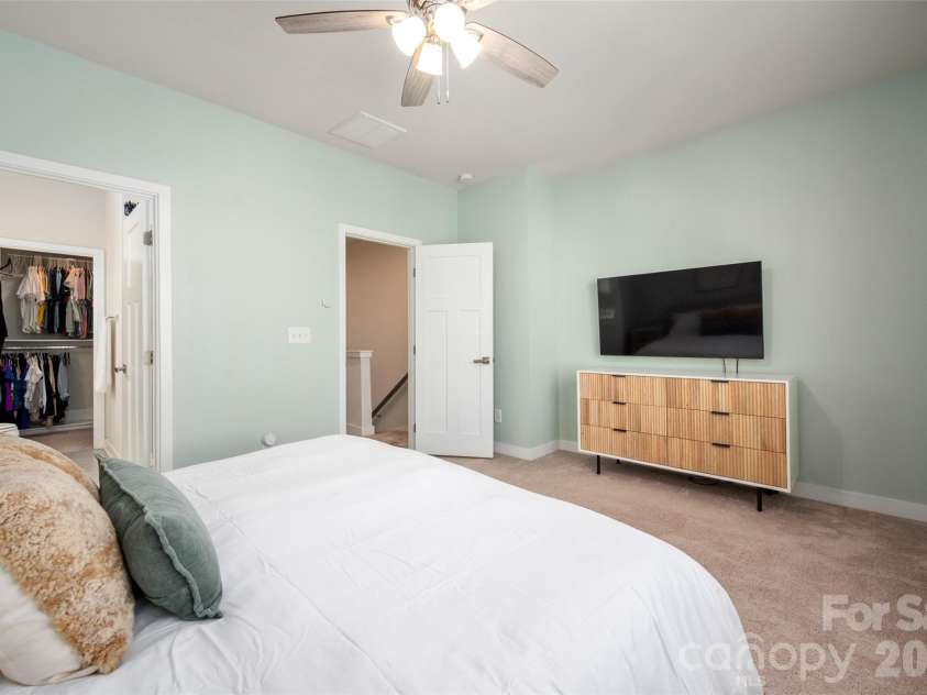 511 Old Mill Road, Charlotte, NC 28206.  MLS# CAR4403394, YatesRealty ID 36713. 