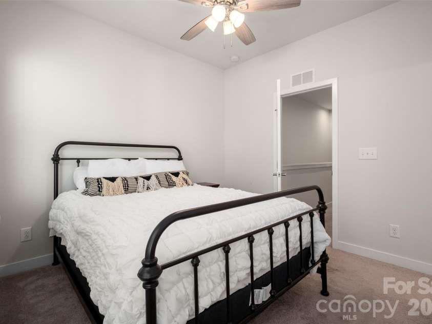 511 Old Mill Road, Charlotte, NC 28206.  MLS# CAR4403394, YatesRealty ID 36713. 