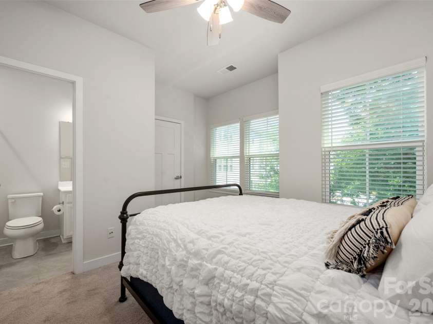 511 Old Mill Road, Charlotte, NC 28206.  MLS# CAR4403394, YatesRealty ID 36713. 