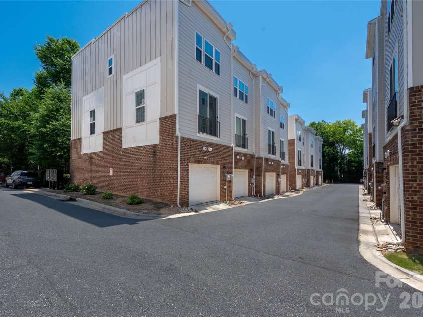 511 Old Mill Road, Charlotte, NC 28206.  MLS# CAR4403394, YatesRealty ID 36713. 