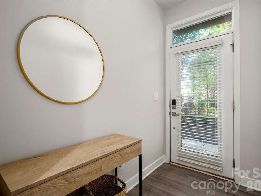 511 Old Mill Road, Charlotte, NC 28206.  MLS# CAR4403394, YatesRealty ID 36713. Foyer